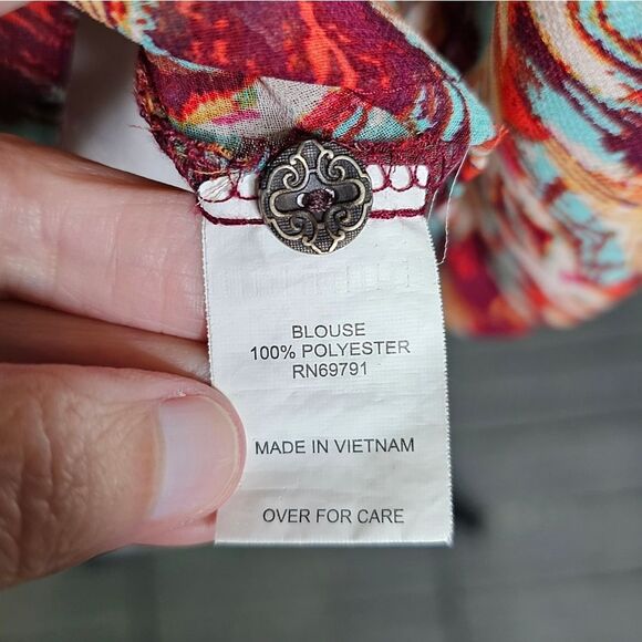 Figueroa & Flower Tiered Abstract Button Front Blouse Size Small - Picture 8 of 10